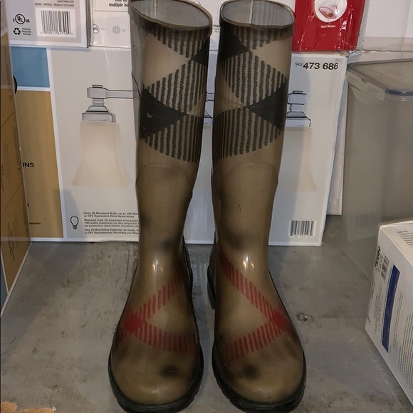 Burberry rain boots - Picture 1 of 3